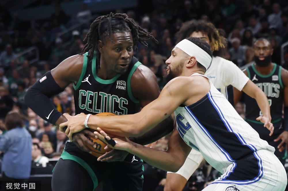 他的到来使 他的到来使